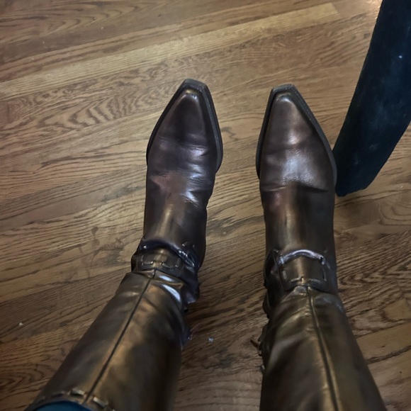 7.5 Bronze Luxury Cow girl boot.Brand BCB Boot used. Good shape. - Picture 7 of 7